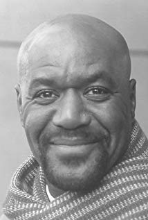 How tall is Delroy Lindo?